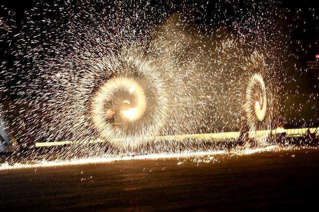 _燃爆初一!溱洧水城单日客流破十万,新春年味拉满全城_燃爆初一!溱洧水城单日客流破十万,新春年味拉满全城