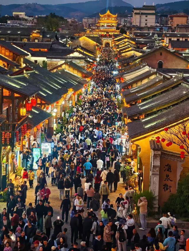 _阳光作伴人气爆棚 春节假期凉山文旅市场持续火热_阳光作伴人气爆棚 春节假期凉山文旅市场持续火热