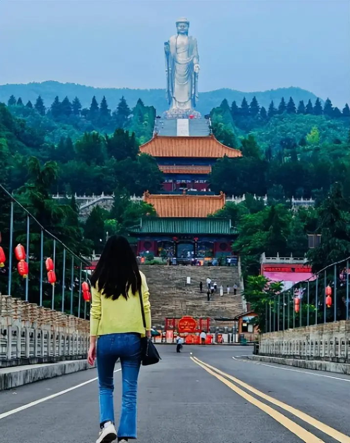 耗费12亿人民币,修建完成的“世界最高佛”,如今水喝不起拜不起_耗费12亿人民币,修建完成的“世界最高佛”,如今水喝不起拜不起_