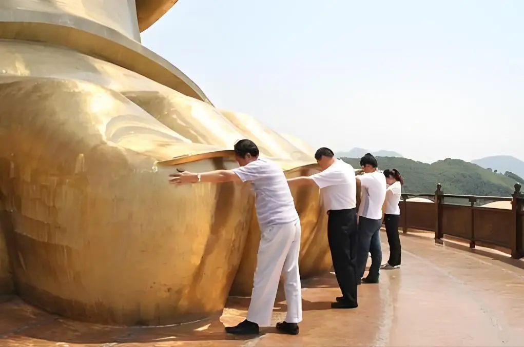 耗费12亿人民币,修建完成的“世界最高佛”,如今水喝不起拜不起__耗费12亿人民币,修建完成的“世界最高佛”,如今水喝不起拜不起