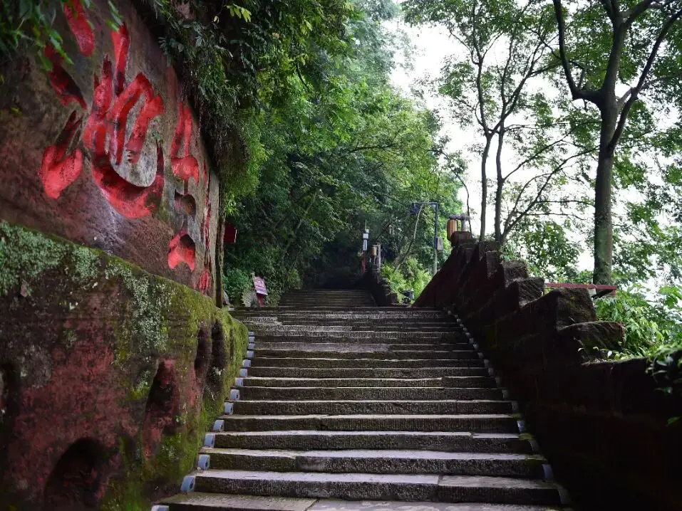 假期的尾巴还是要抓一下_抓住假期的尾巴的说说_
