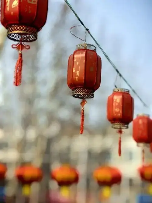 守岁｜春节守护“不打烊” 绘就整洁祥和画卷