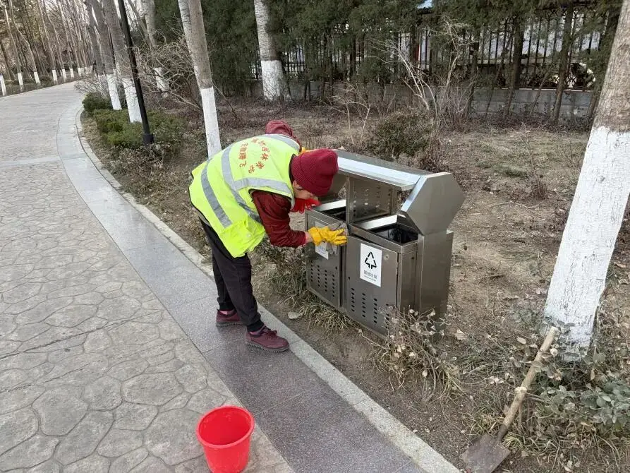 守岁|春节守护“不打烊” 绘就整洁祥和画卷__守岁|春节守护“不打烊” 绘就整洁祥和画卷