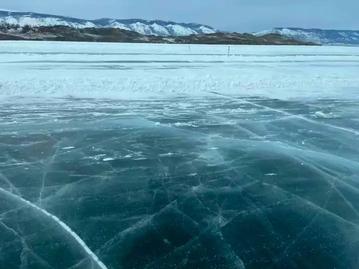 7名中国游客坠冰身亡背后,网红贝加尔湖正在“疯狂撕裂”_7名中国游客坠冰身亡背后,网红贝加尔湖正在“疯狂撕裂”_
