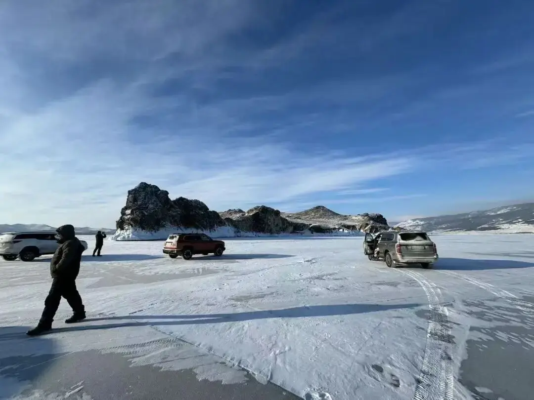 7名中国游客坠冰身亡背后,网红贝加尔湖正在“疯狂撕裂”_7名中国游客坠冰身亡背后,网红贝加尔湖正在“疯狂撕裂”_