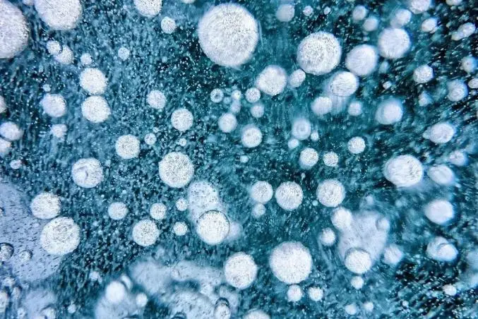 7名中国游客坠冰身亡背后,网红贝加尔湖正在“疯狂撕裂”_7名中国游客坠冰身亡背后,网红贝加尔湖正在“疯狂撕裂”_