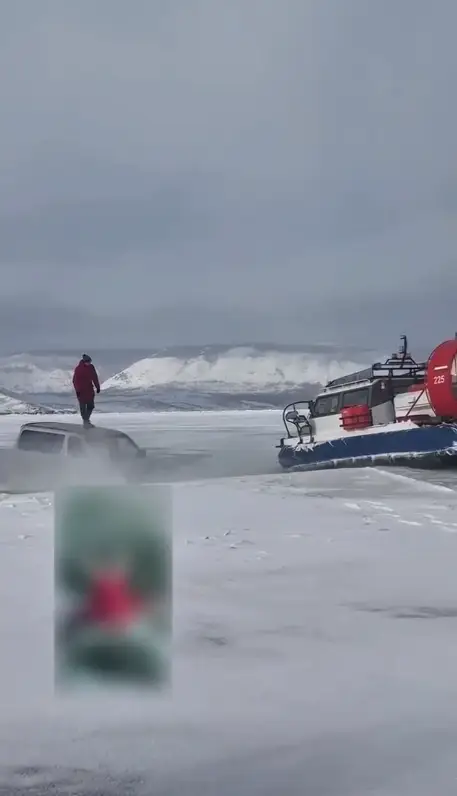 7名中国游客坠冰身亡背后,网红贝加尔湖正在“疯狂撕裂”_7名中国游客坠冰身亡背后,网红贝加尔湖正在“疯狂撕裂”_