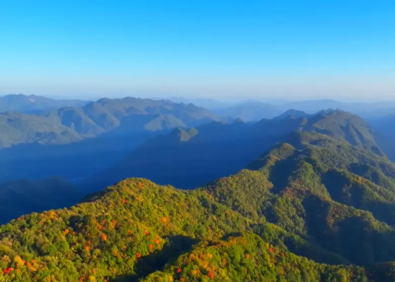 陕西汉中小众小城,一脚跨两省,以苗乡风情和地道腊肉惊艳世人