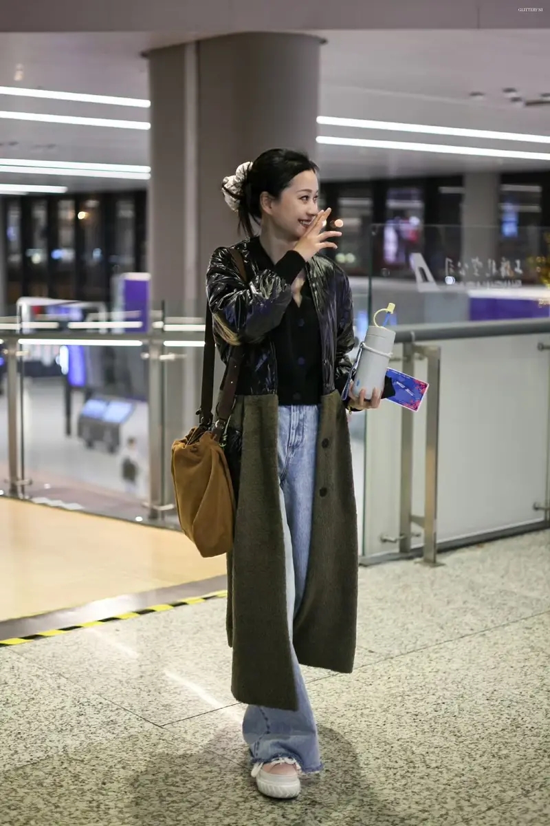 倪妮庆生素颜出镜_许晴素颜出镜庆生_