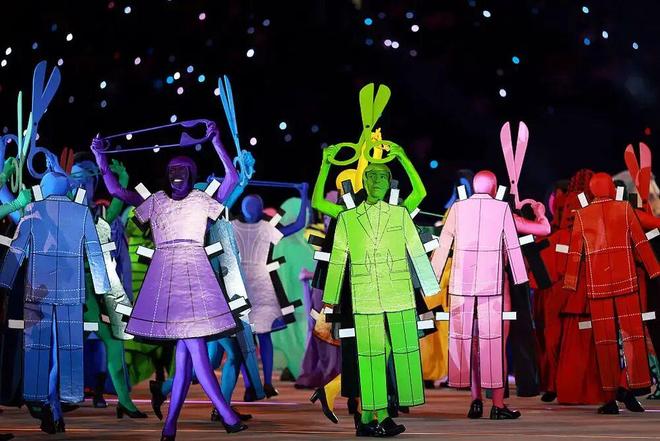 谷爱凌重伤后摘银,31岁水管工首登冬奥,她们穿的也很精彩!__谷爱凌重伤后摘银,31岁水管工首登冬奥,她们穿的也很精彩!