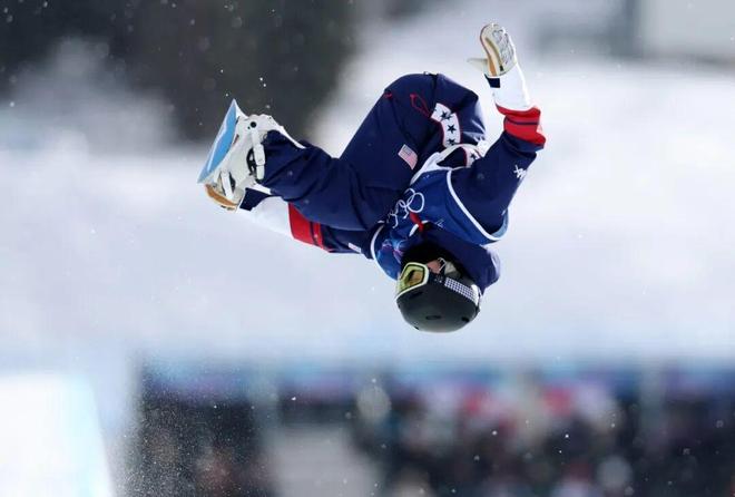 _谷爱凌重伤后摘银,31岁水管工首登冬奥,她们穿的也很精彩!_谷爱凌重伤后摘银,31岁水管工首登冬奥,她们穿的也很精彩!