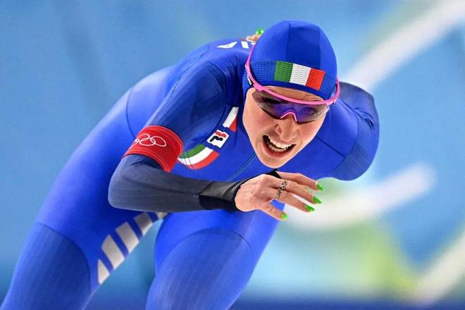 谷爱凌重伤后摘银,31岁水管工首登冬奥,她们穿的也很精彩!_谷爱凌重伤后摘银,31岁水管工首登冬奥,她们穿的也很精彩!_