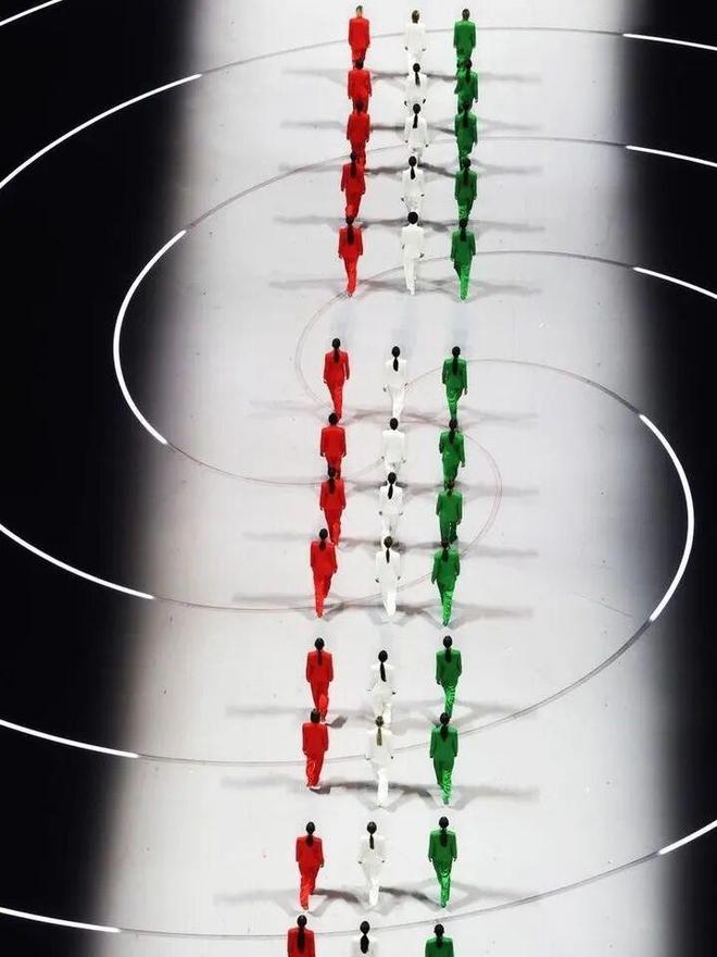 谷爱凌重伤后摘银,31岁水管工首登冬奥,她们穿的也很精彩!_谷爱凌重伤后摘银,31岁水管工首登冬奥,她们穿的也很精彩!_