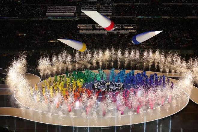 谷爱凌重伤后摘银,31岁水管工首登冬奥,她们穿的也很精彩!_谷爱凌重伤后摘银,31岁水管工首登冬奥,她们穿的也很精彩!_