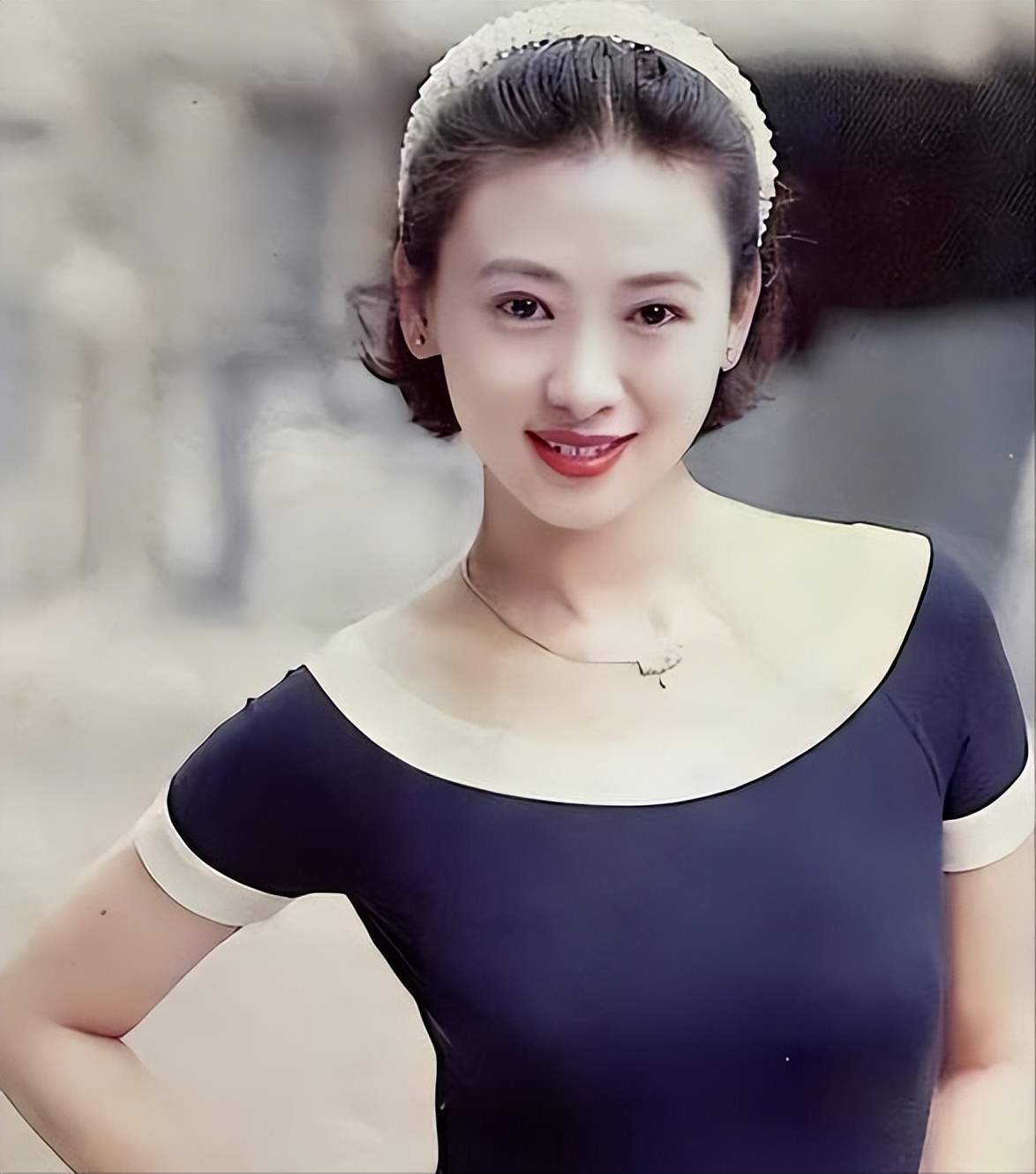 _裙老白皙抗照穿拍好看吗_穿白裙显清纯