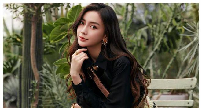 _杨颖36岁依旧迷人：弯腰瞬间美翻，网友直呼“美翻了”_杨颖36岁依旧迷人：弯腰瞬间美翻，网友直呼“美翻了”