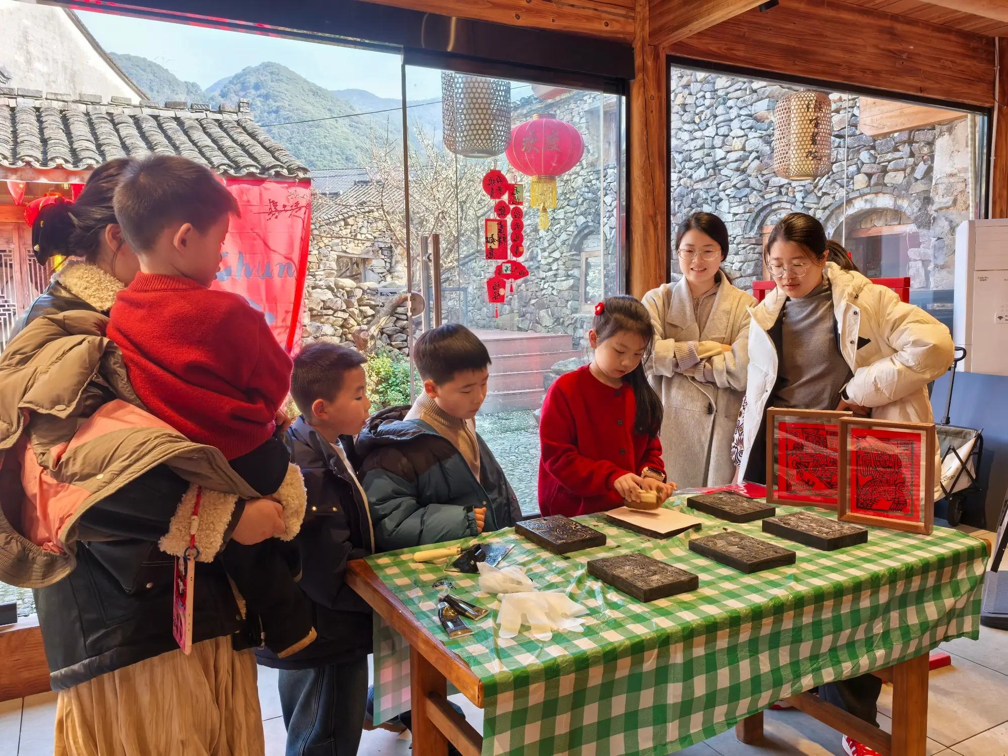 集“五福”品村咖 闲置老宅生新机 游园会带火乡村游