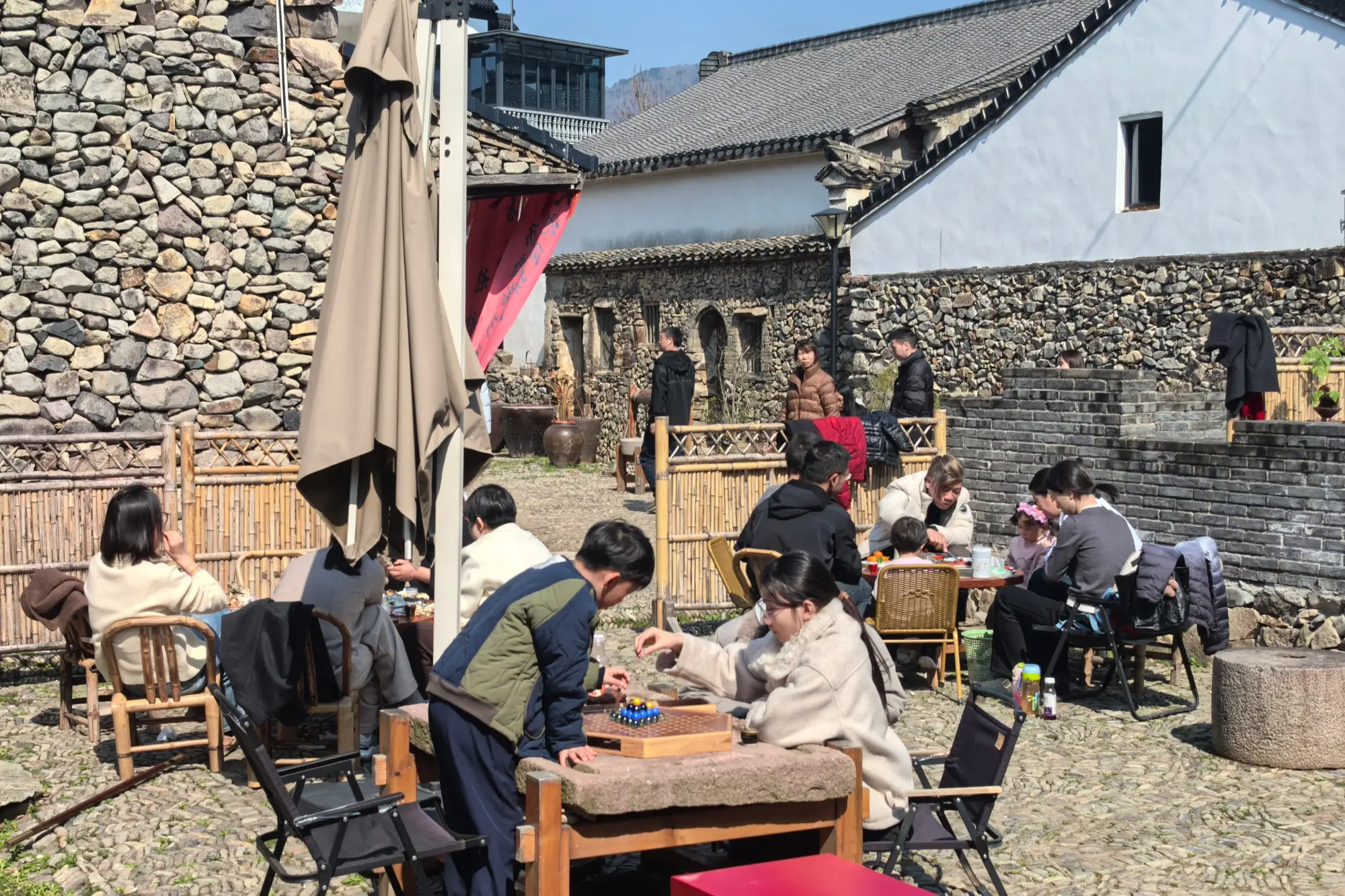 集“五福”品村咖 闲置老宅生新机 游园会带火乡村游__集“五福”品村咖 闲置老宅生新机 游园会带火乡村游