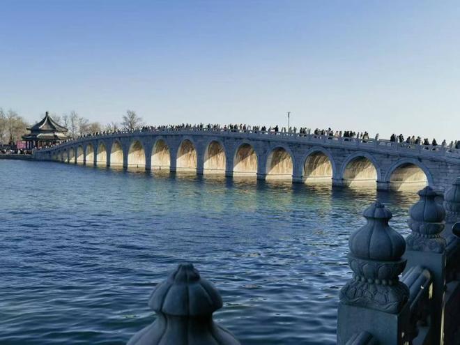 春节消费“牛”劲十足__2021年春节消费场景