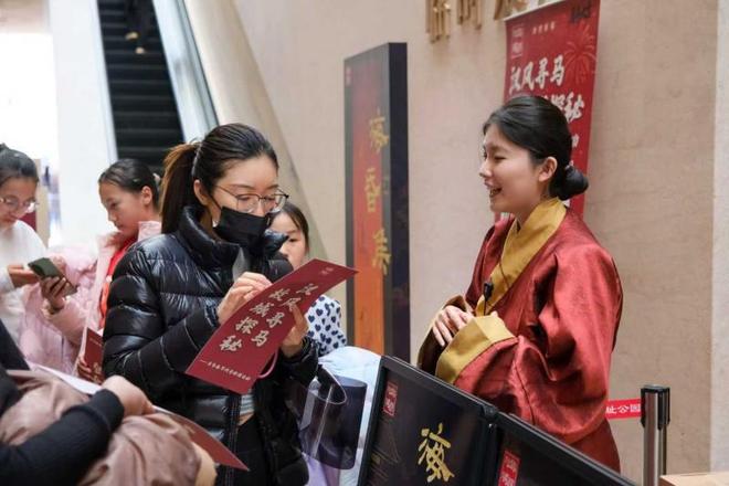 52.54万人次！北京市属公园热度不减 细致服务守护新春每一份热闹__52.54万人次！北京市属公园热度不减 细致服务守护新春每一份热闹