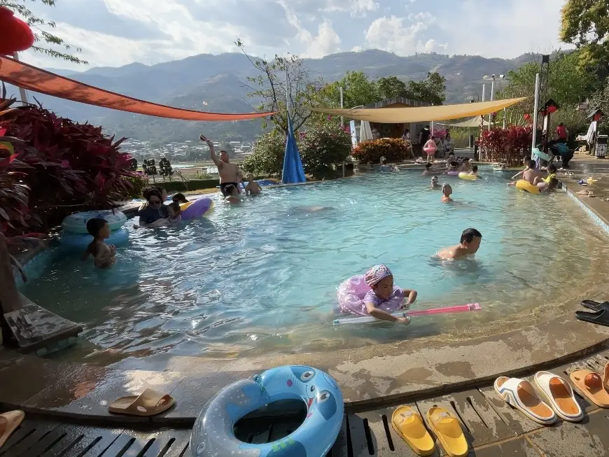 保山昌宁：马年新春暖泉迎客，温泉旅游热力十足