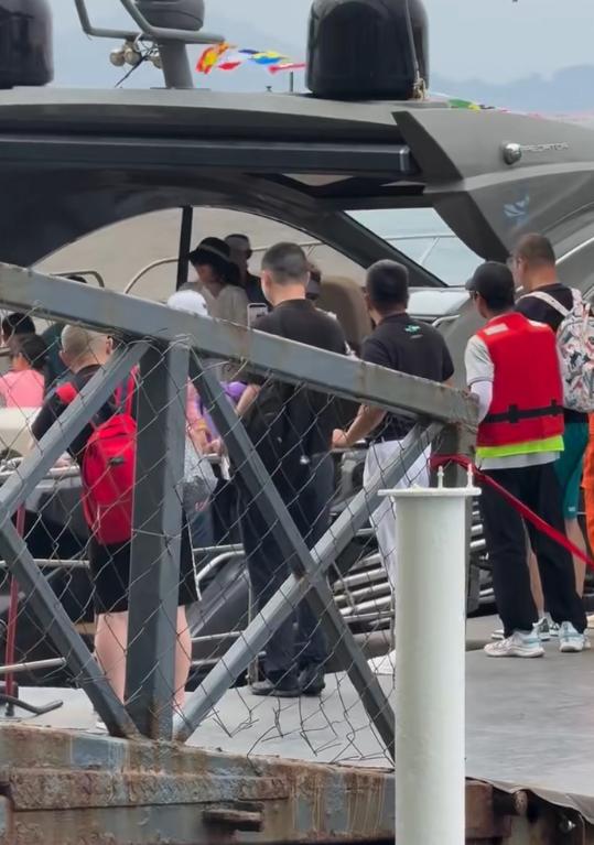 皮肤黝黑怎么办__皮肤黝黑美女