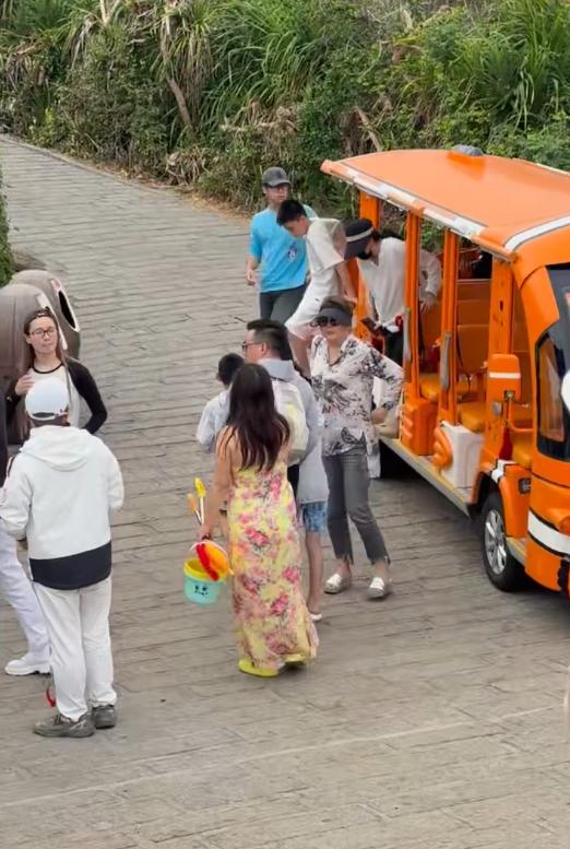 皮肤黝黑怎么办__皮肤黝黑美女