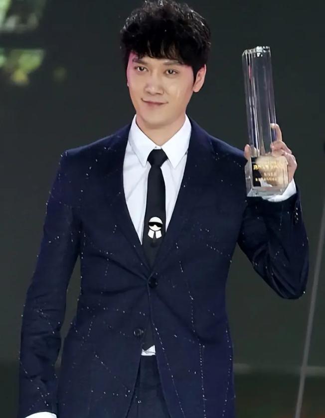 赵丽颖离婚后高调_赵丽颖离婚后首露面_