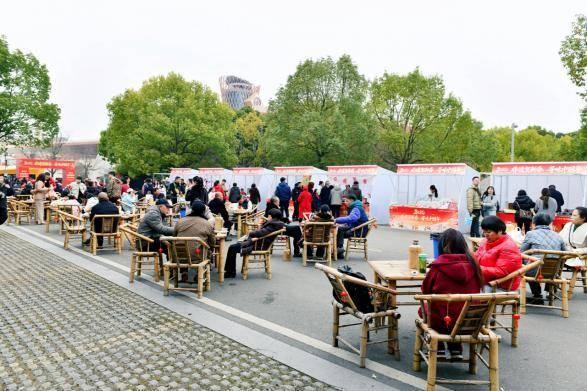 _成都旅游消费水平_2020年春节成都旅游收入