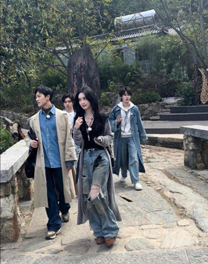 孟子义录节目被路人偶遇,本人又瘦又白,真是生图既是神图!