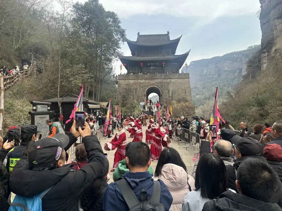 四川接待游客人数_四川每年接待旅游人数记录_