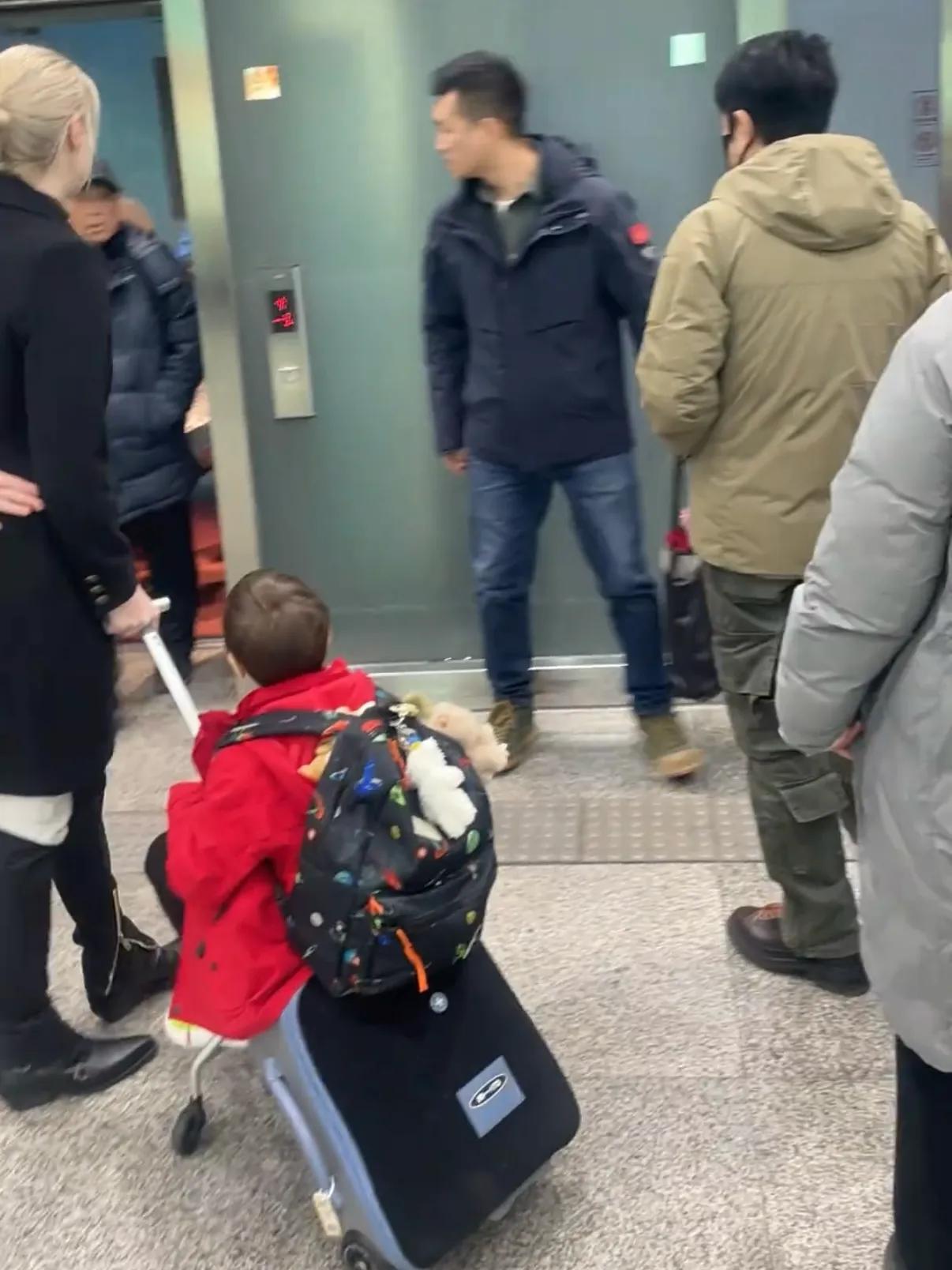 撒贝宁武汉_撒贝宁武汉伢视频_