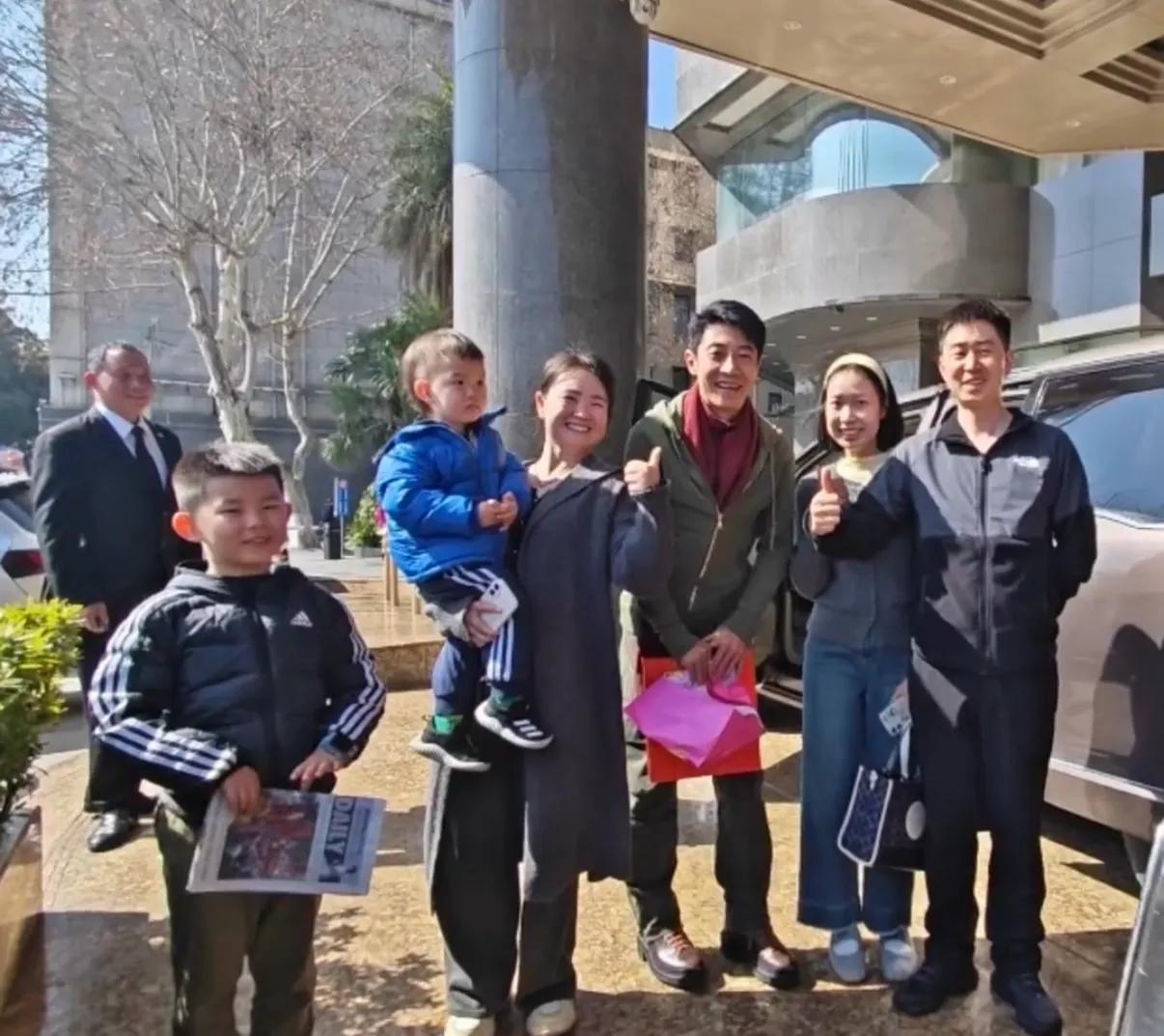 撒贝宁武汉_撒贝宁武汉伢视频_