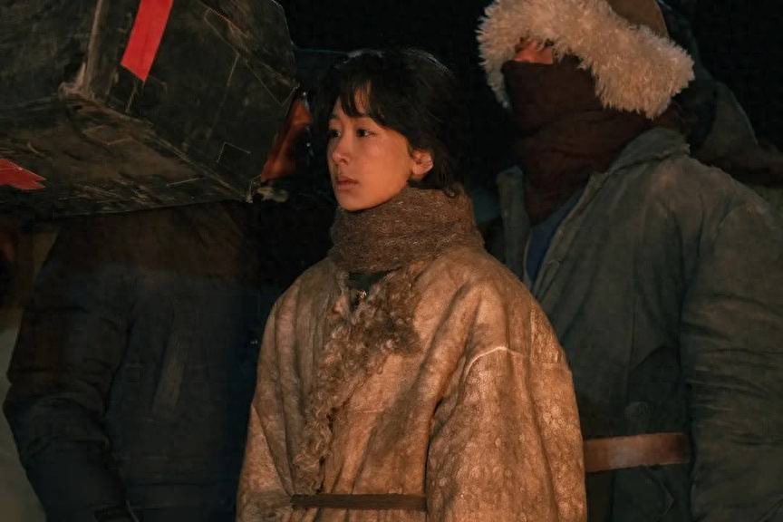 杨紫《生命树》热度登顶，播放破10亿双榜夺冠