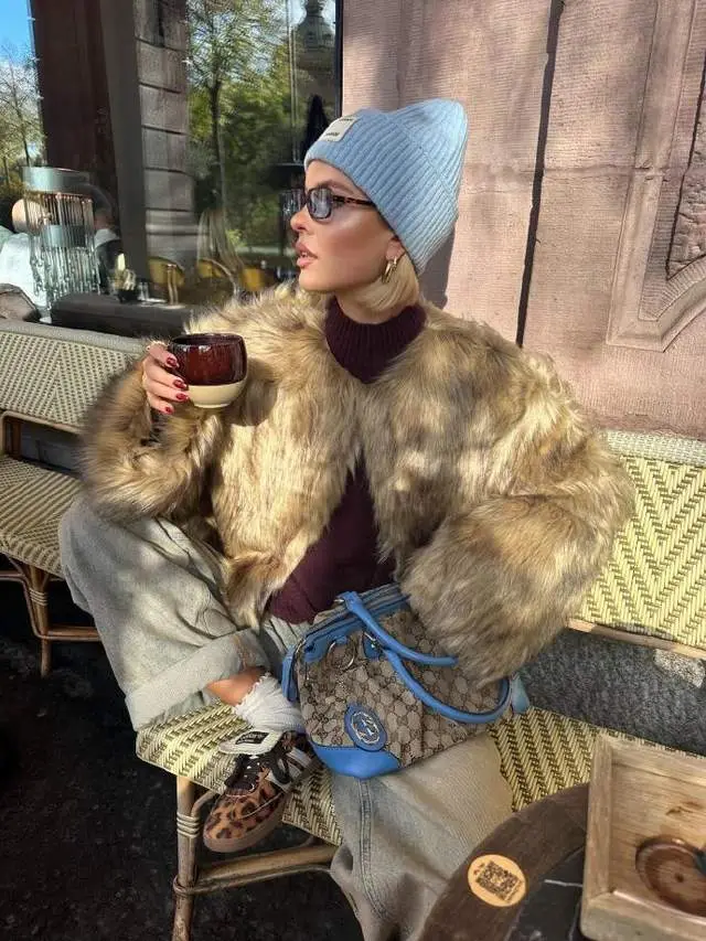 黑白色彩搭配解说_黑白色秋冬穿搭_