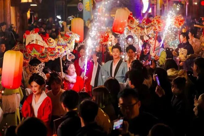 “冬享沂蒙过大年”引爆春节文旅市场,临沂迎“江浙沪包围”热潮__“冬享沂蒙过大年”引爆春节文旅市场,临沂迎“江浙沪包围”热潮