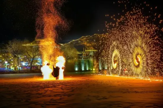 古北过大年,水镇找喜事!古北水镇新春音乐季燃动春节档,以演艺赋能文旅树立行业新标杆__古北过大年,水镇找喜事!古北水镇新春音乐季燃动春节档,以演艺赋能文旅树立行业新标杆