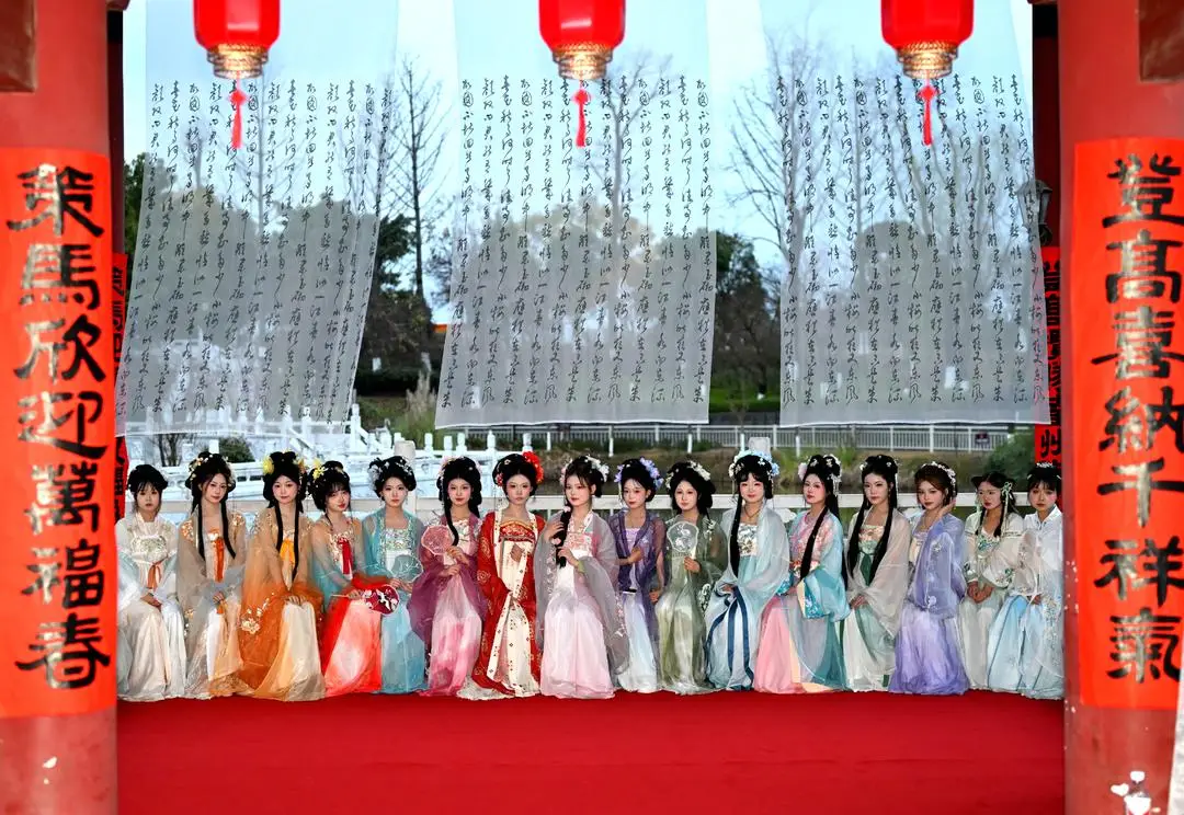 单日超30万人次参与!“元九登高”为啥这么火?__单日超30万人次参与!“元九登高”为啥这么火?