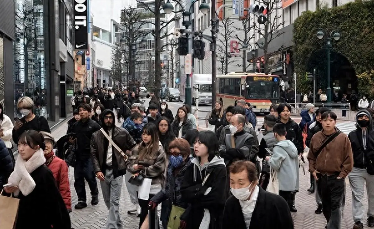 中国游客“消失”两个月后：日本的旅游业崩盘，银座的百货大楼慌了