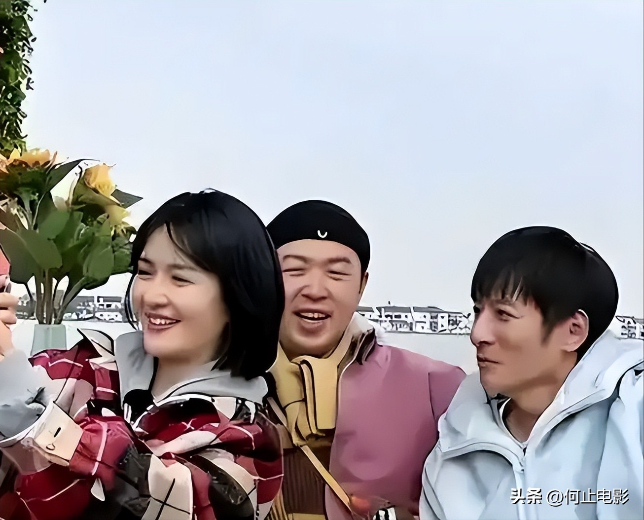 49岁无儿无女的李维嘉，从主持人到“精神病”，怎么活成这样？__49岁无儿无女的李维嘉，从主持人到“精神病”，怎么活成这样？