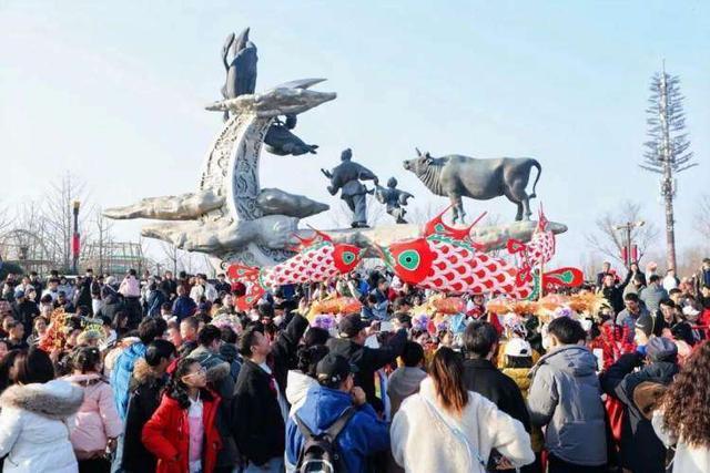 “西安年·最中国”西咸答卷：文旅融合燃动新春，央媒聚焦彰显发展动能__“西安年·最中国”西咸答卷：文旅融合燃动新春，央媒聚焦彰显发展动能