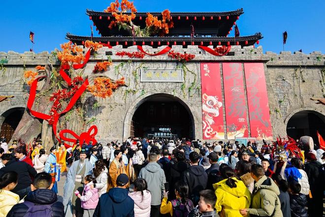 琅琊古城春节纳客65.8万人次！《国士·捍山河》燃爆文旅市场