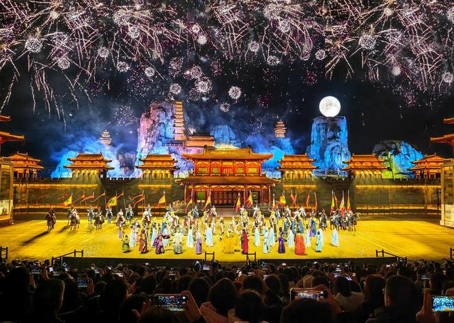 琅琊古城春节纳客65.8万人次！《国士·捍山河》燃爆文旅市场_琅琊古城春节纳客65.8万人次！《国士·捍山河》燃爆文旅市场_