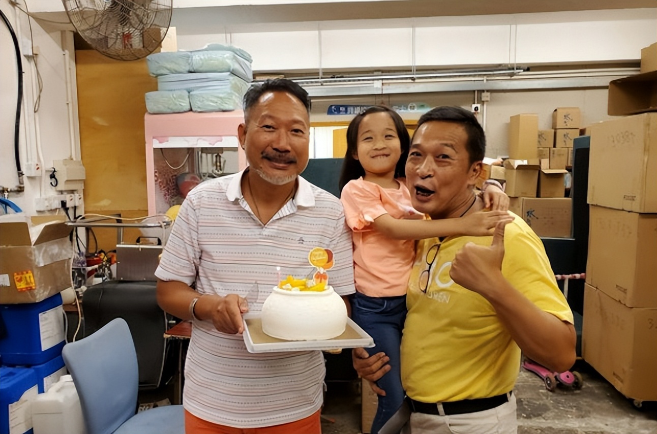 知名香港演员病逝！曾出演《大时代》，留下妻子与幼女，死因曝光__知名香港演员病逝！曾出演《大时代》，留下妻子与幼女，死因曝光