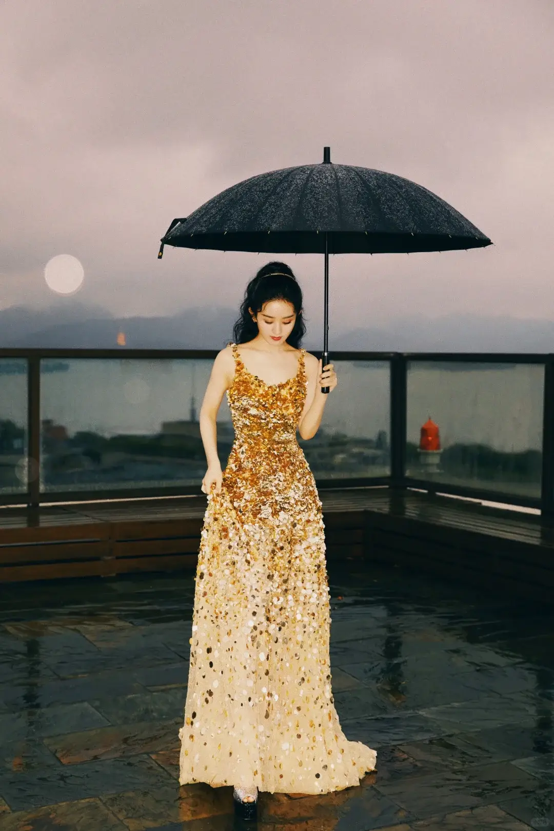 赵丽颖又美上热搜！今年穿得越闪越好看