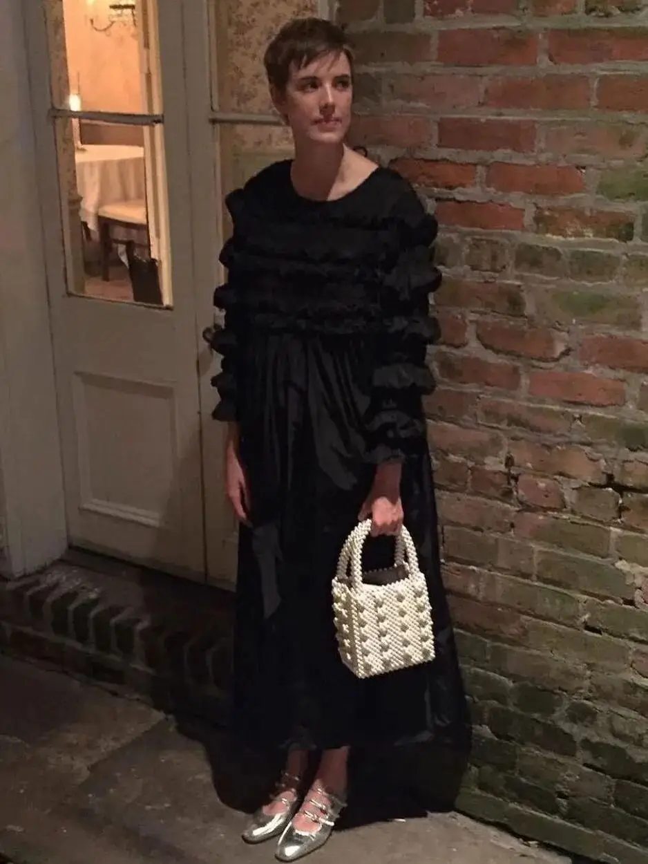 赵丽颖穿得又帅又酷_赵丽颖穿什么裙子上热搜了_