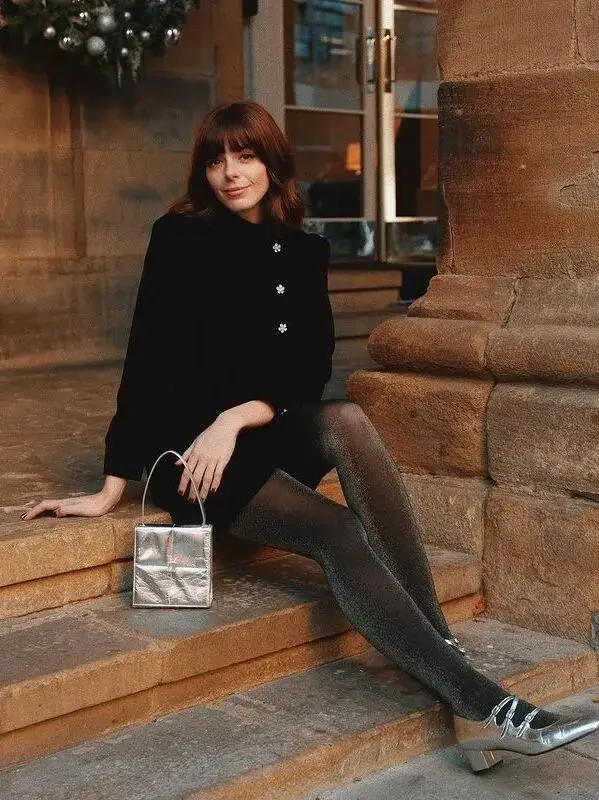 赵丽颖穿什么裙子上热搜了_赵丽颖穿得又帅又酷_