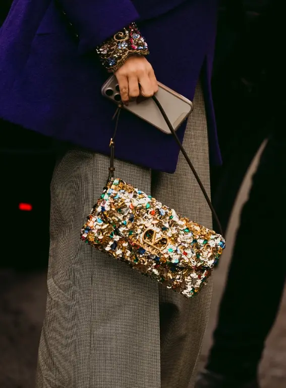 _赵丽颖穿什么裙子上热搜了_赵丽颖穿得又帅又酷