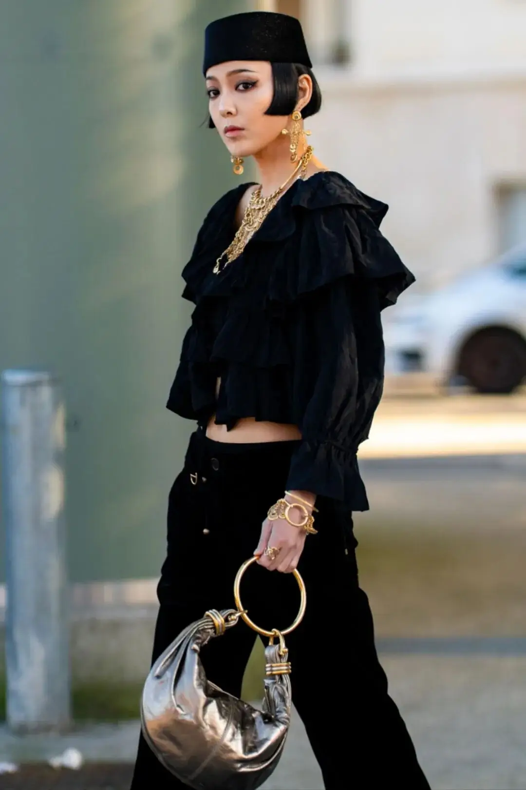 赵丽颖穿什么裙子上热搜了_赵丽颖穿得又帅又酷_