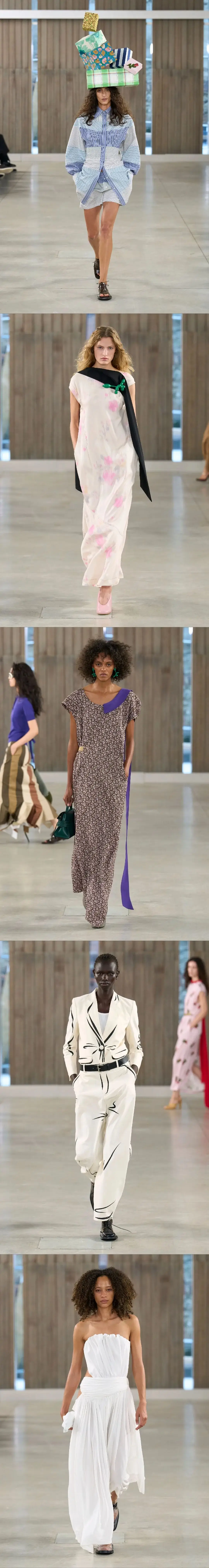 _荒诞里藏哲思,平凡中造奢华|Moschino 2026春夏秀场_荒诞里藏哲思,平凡中造奢华|Moschino 2026春夏秀场